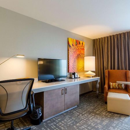 Hilton Garden Inn Salina Exterior photo