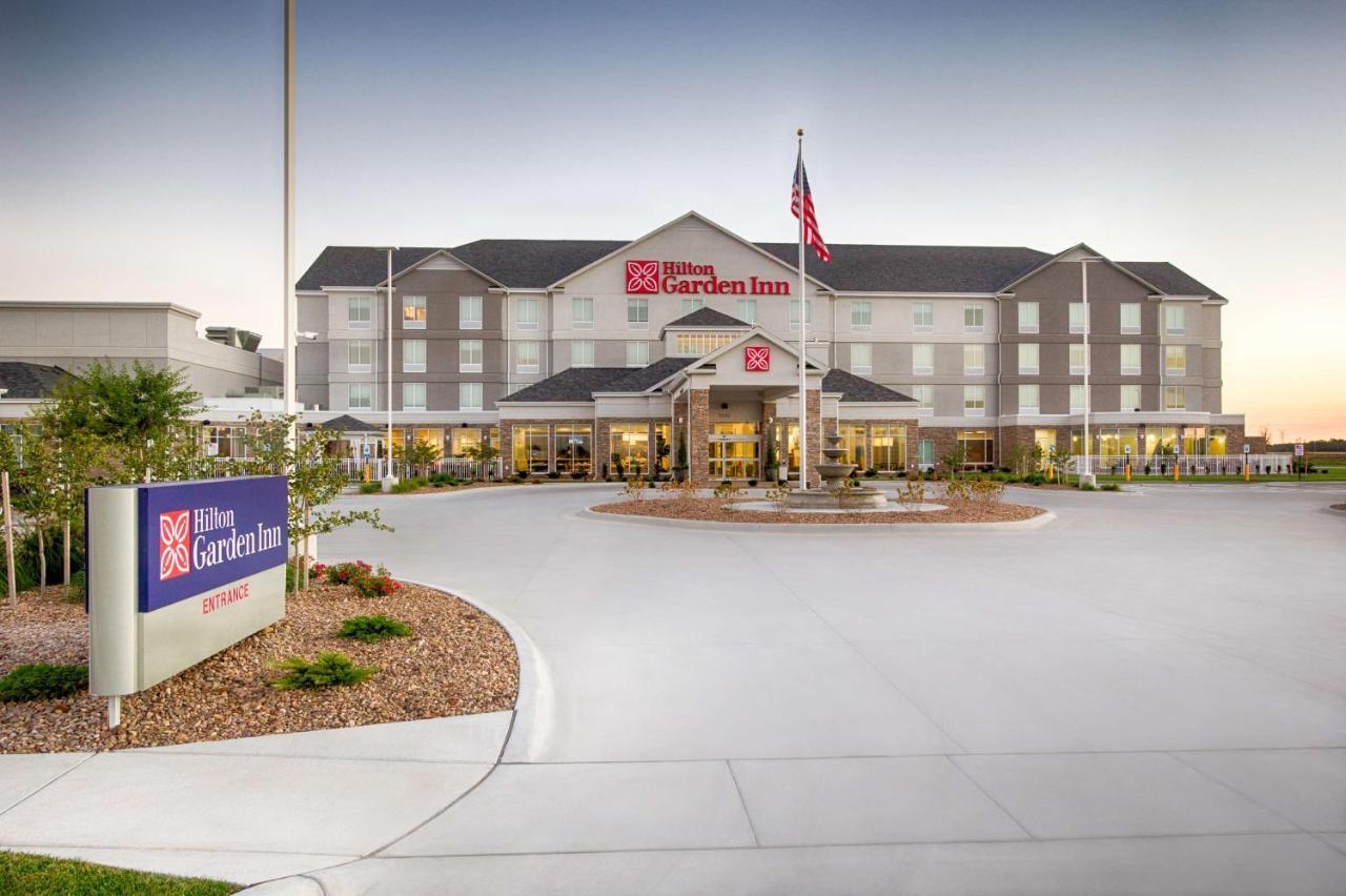 Hilton Garden Inn Salina Exterior photo