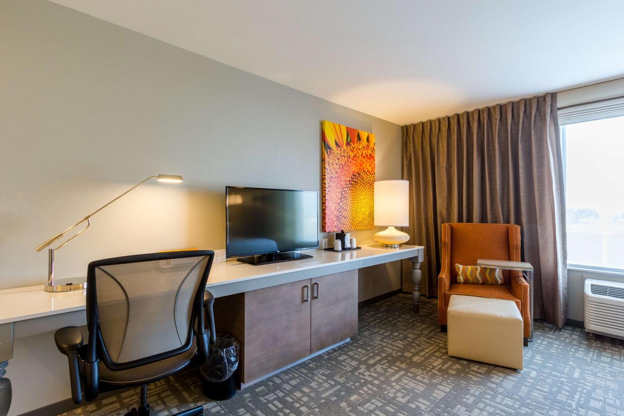 Hilton Garden Inn Salina Exterior photo